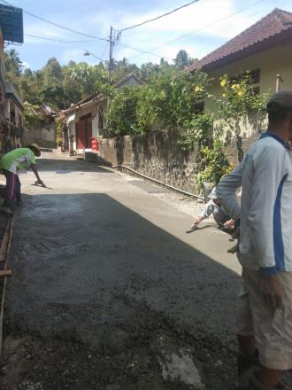 Penataan Jalan Pura Munduk Duwur Sedang dalam Proses.